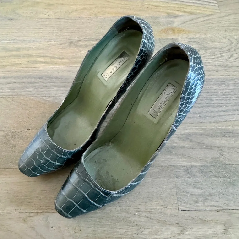 Calvin Klein Leather Croc Gray Stiletto Heels Round Toe Fashion Pumps Size 7